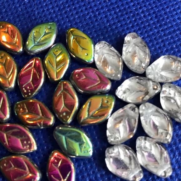 Czech glass leaves - Picture 2 of 6